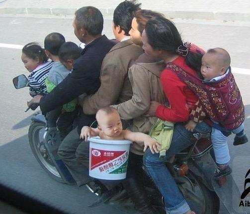 china funny picture, a usual family road trip