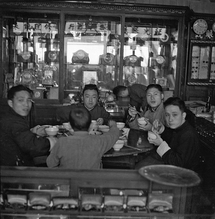 shanghai history picture, eating lunch at shop