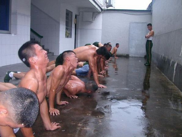 chinese army soldiers push-up training