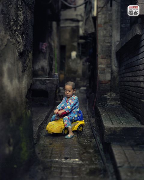 kid in shibati of chongqing city'><font color=