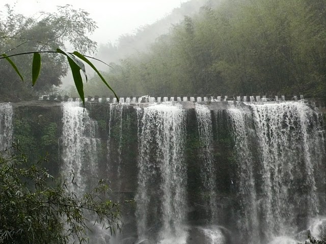 guizhou scenery, water fall in guizhou