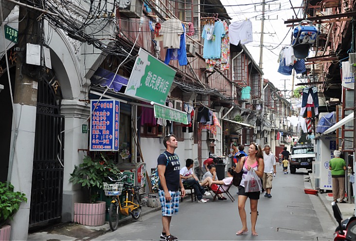 old residential street li'nong in shanghai