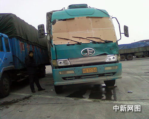 blind truck driving, china funny pictures, china transportation