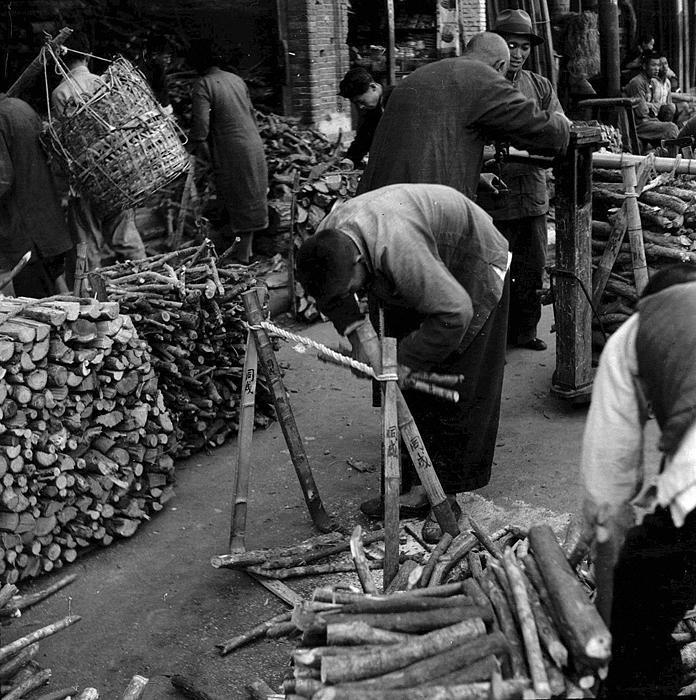 shanghai old pictures, cutting wood
