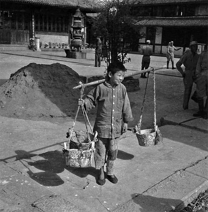 old shanghai pictures, boy with pots of plaster on yoke