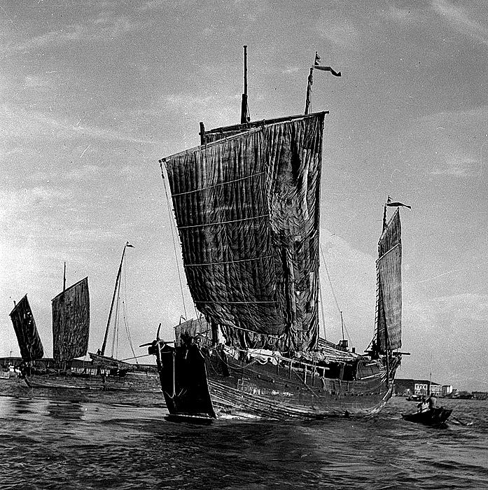 junk in sailing pictures about old shanghai