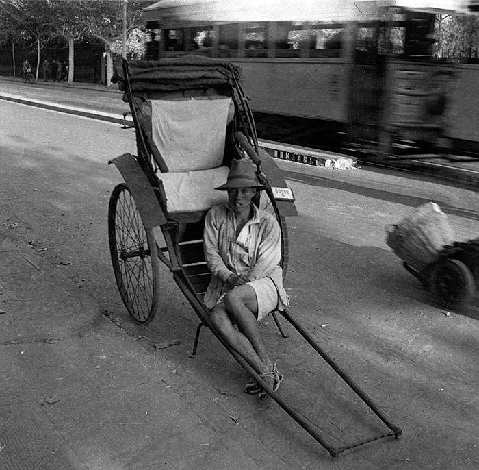 rickshaw driver in old shanghai life, old shanghai pictures