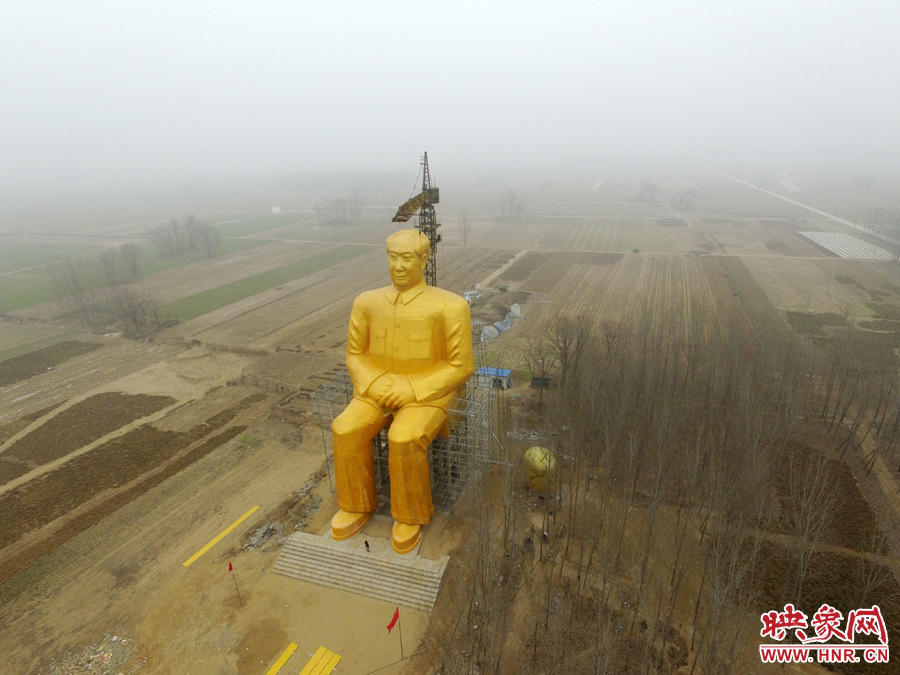 huge mao tsetung statue in china rural village
