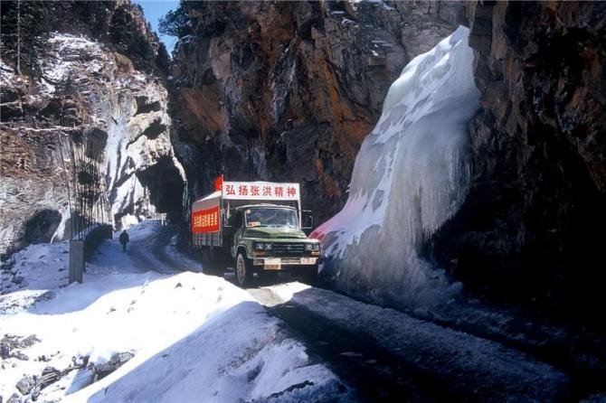 pictures of sichuan-tibet highway transportation