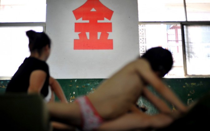 gymnasts training from very young in china
